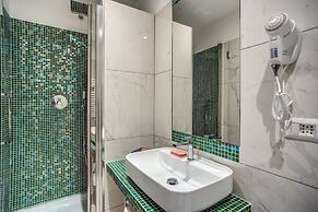 Tritone Top House
