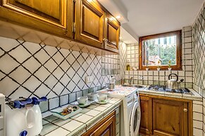 Tritone Top House