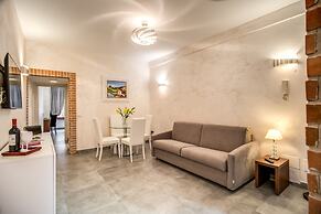 Tritone Top House