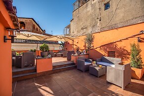 Tritone Top House