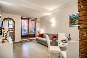 Tritone Top House