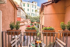 Tritone Top House