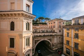 Tritone Top House