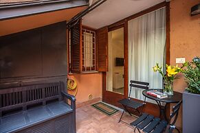 Tritone Top House
