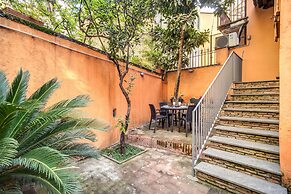 Tritone Top House