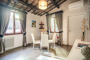 Tritone Top House