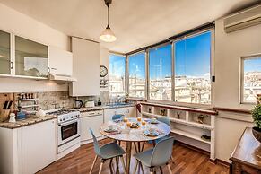 Tritone Top House