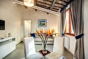 Tritone Top House