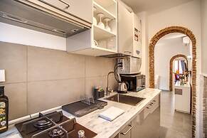 Tritone Top House