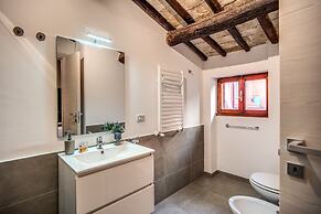 Tritone Top House