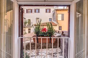 Tritone Top House
