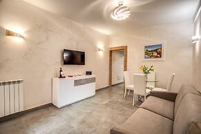 Tritone Top House