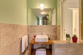 Tritone Top House
