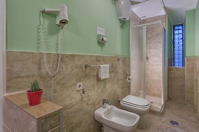 Tritone Top House