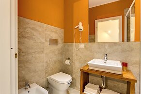 Tritone Top House