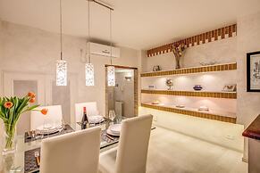 Tritone Top House