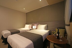 I-Jin Hotel
