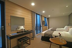 I-Jin Hotel