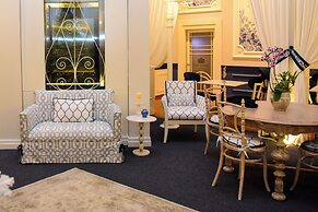 Parc Royale Suites Hotel