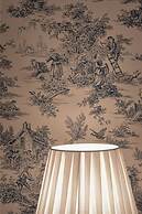 Parc Royale Suites Hotel
