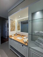 Parc Royale Suites Hotel
