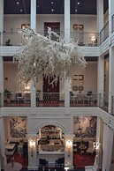 Parc Royale Suites Hotel