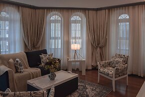 Parc Royale Suites Hotel