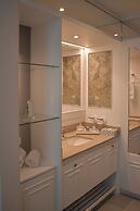 Parc Royale Suites Hotel