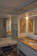 Parc Royale Suites Hotel