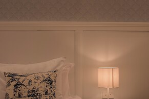 Parc Royale Suites Hotel