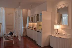 Parc Royale Suites Hotel