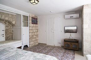 Alexandra House