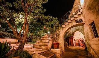 Elysée Cave House