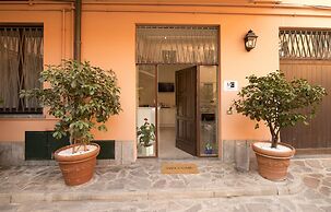 Monza City Rooms & Studios