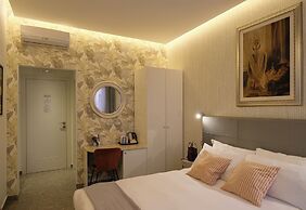 Monza City Rooms & Studios