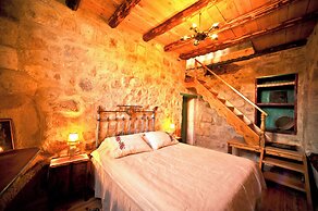 Anitya Cave House