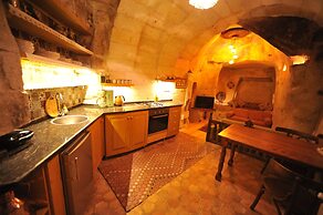 Anitya Cave House