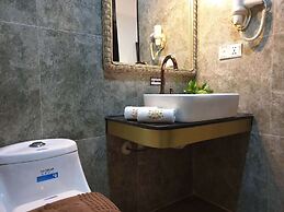 Aristocrat Residence & Hotel