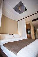 Juliet Rooms & Kitchen