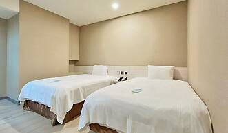Grand Earl Hotel