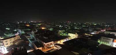 Grand Earl Hotel