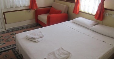 Red Rose Hotel