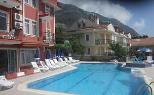 Red Rose Hotel