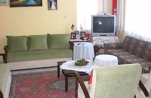 Red Rose Hotel