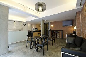 DI Place Hotel