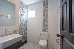 SB Living Place Hotel Phuket Town
