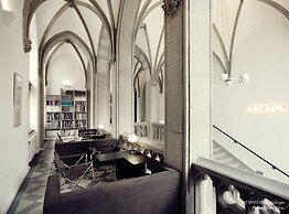 THE QVEST hideaway