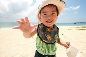 On The Beach Lue
