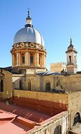 B&B Tecla
