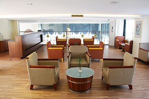 Sunny Holiday Hotel